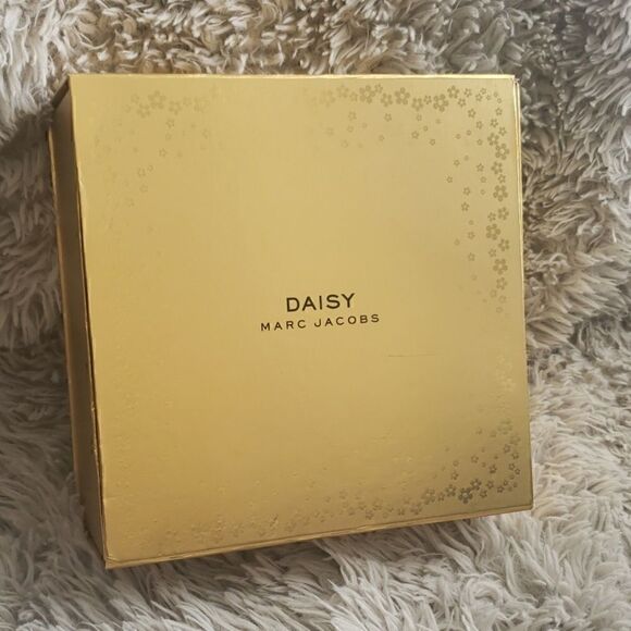 Marc Jacob's Daisy Presentation Box - Picture 1 of 8